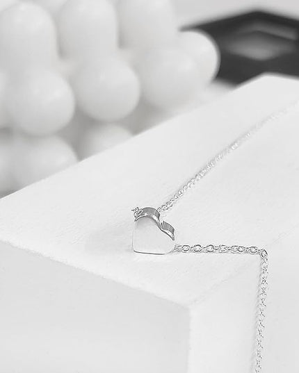 Cute Heart Necklace Dainty 18k Gold Plated Tiny Heart Pendant Choker Necklaces Small Gold Love Open Heart Chain Necklace for Women Simple Gold Necklace for Women Trendy Jewelry