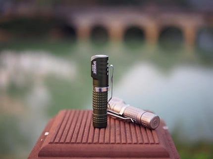 Manker E02 III Everyday-Carry Flashlight, USB-C Rechargeable 10440 / AAA Flashlight, Pocket EDC Flashlight with Magnetic Tail, Reversible Clip (400 Lumens NICHIA 519A-v1 4000K R9080, Army Green)
