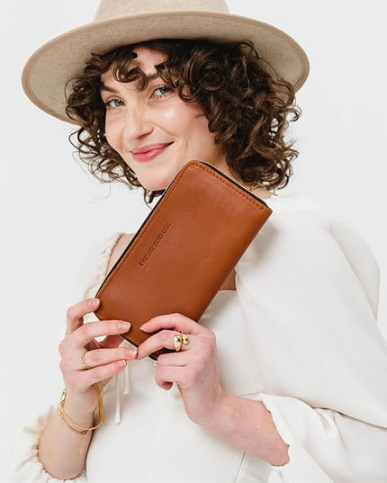 Portland Leather Goods Women's Accordion Zip Wallet – Handcrafted in Durable, Full-Grain Leather – 8 Card Slots & Secure Zippered Pocket – Honey
