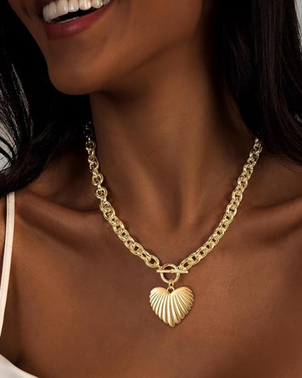 Cute Heart Necklace Dainty 18k Gold Plated Tiny Heart Pendant Choker Necklaces Small Gold Love Open Heart Chain Necklace for Women Simple Gold Necklace for Women Trendy Jewelry
