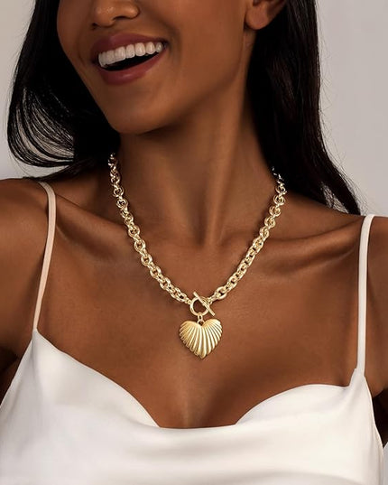 Cute Heart Necklace Dainty 18k Gold Plated Tiny Heart Pendant Choker Necklaces Small Gold Love Open Heart Chain Necklace for Women Simple Gold Necklace for Women Trendy Jewelry
