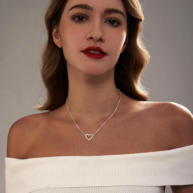 Cute Heart Necklace Dainty 18k Gold Plated Tiny Heart Pendant Choker Necklaces Small Gold Love Open Heart Chain Necklace for Women Simple Gold Necklace for Women Trendy Jewelry