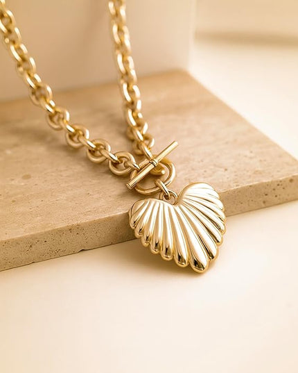 Cute Heart Necklace Dainty 18k Gold Plated Tiny Heart Pendant Choker Necklaces Small Gold Love Open Heart Chain Necklace for Women Simple Gold Necklace for Women Trendy Jewelry