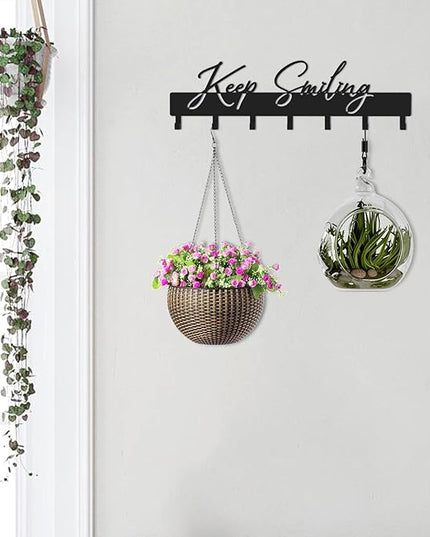 ShowMtheM Exquisite Fashion Phrase Key Holder Wall Mount,Keep Smiling Key Kooks for Wall Decoration,Black Metal Key Hanger with 7 Kooks for Entryway,Office,Living Room Decor