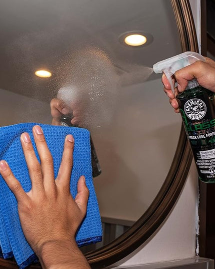 Chemical Guys CLD_202 Signature Series Glass Cleaner (Works on Glass, Windows, Mirrors, Navigation Screens & More; Car, Truck, SUV and Home Use), Ammonia Free & Safe on Tinted Windows, 128 fl oz