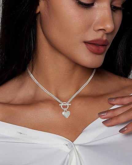 Cute Heart Necklace Dainty 18k Gold Plated Tiny Heart Pendant Choker Necklaces Small Gold Love Open Heart Chain Necklace for Women Simple Gold Necklace for Women Trendy Jewelry