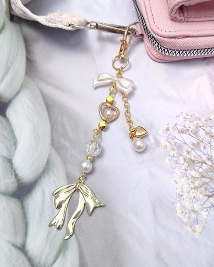 Keychain for Women Gold Bow Angel Wings KeyChains Novel Star Heart Strawberry Racket Pendants Bag Charm Key Chains