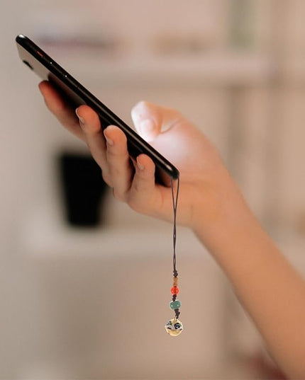 Vintage Brass Phone Pendant Key Chain Retro Handicraft Charm for Mobile Accessories Delicate Multi-functional Keychain Decoration Stylish DIY Pendant Gift for Family Random Color