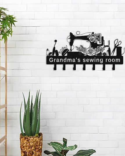 Nygu6Bja Personalized Sewing Room Signs Metal Key Holder Custom Sewing Key Hooks Craft Room Decor Quilting Gift for Mom Grandma