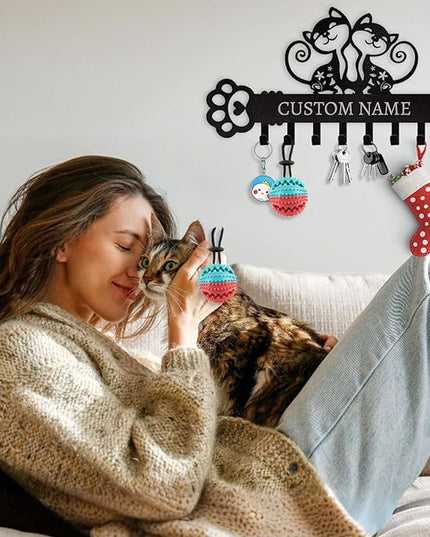 Cat Key Holder with Custom Name & Hooks - Personalized Metal Key Rack Wall Mount Art Decor for Bedroom Doorway Office