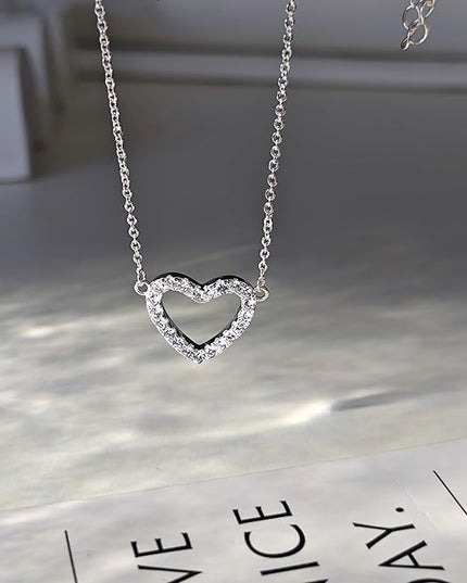 Cute Heart Necklace Dainty 18k Gold Plated Tiny Heart Pendant Choker Necklaces Small Gold Love Open Heart Chain Necklace for Women Simple Gold Necklace for Women Trendy Jewelry