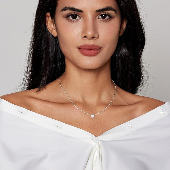Cute Heart Necklace Dainty 18k Gold Plated Tiny Heart Pendant Choker Necklaces Small Gold Love Open Heart Chain Necklace for Women Simple Gold Necklace for Women Trendy Jewelry