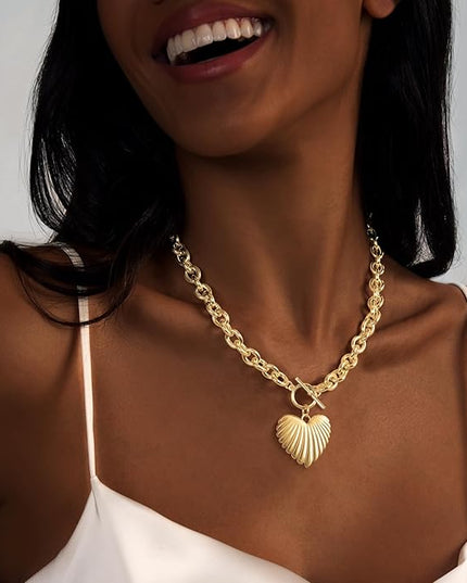 Cute Heart Necklace Dainty 18k Gold Plated Tiny Heart Pendant Choker Necklaces Small Gold Love Open Heart Chain Necklace for Women Simple Gold Necklace for Women Trendy Jewelry