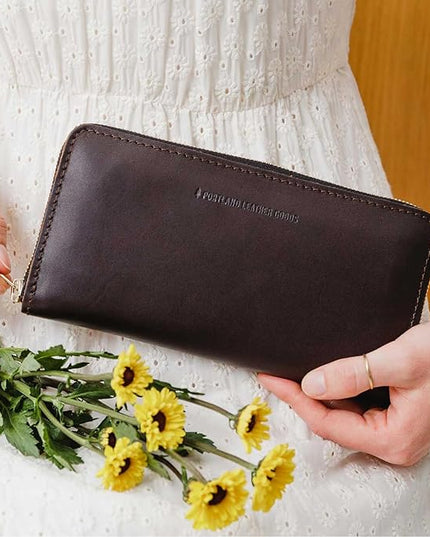 Portland Leather Goods Women's Accordion Zip Wallet – Handcrafted in Durable, Full-Grain Leather – 8 Card Slots & Secure Zippered Pocket – Grizzly