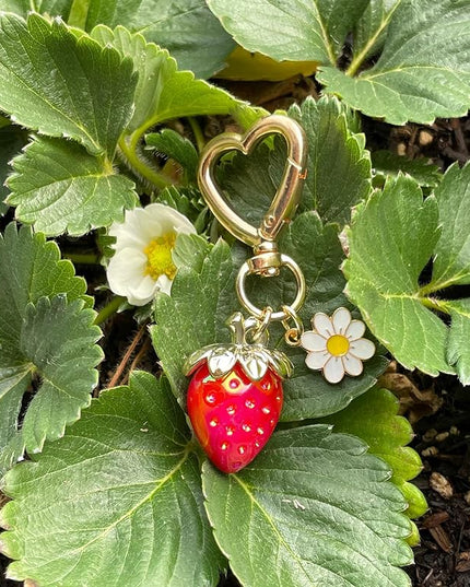 Agromusk Cute Strawberry Keychain,Bag Charms,Kawaii Heart Flower Daisy Key chains Accessories Decor for Girls Purse Gift