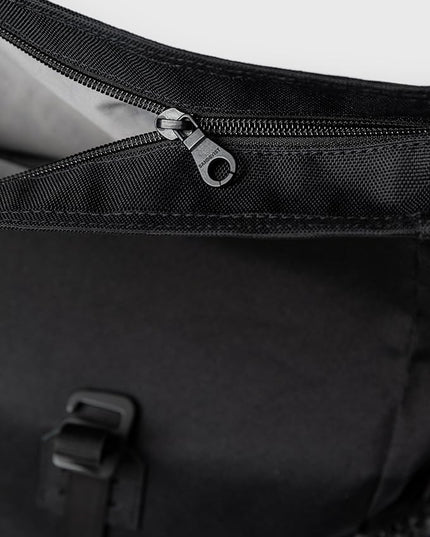 Sandqvist Men's Icon Medium Rolltop Backpack, Black With Black Leather, One Size