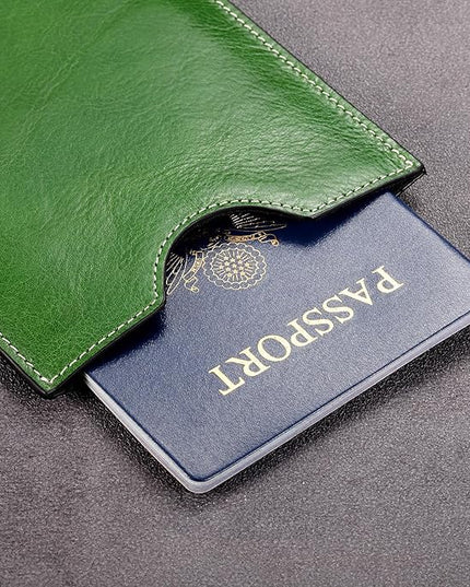 HISCOW Minimalist Passport Sleeve - Italian Calfskin (Green Vegetable-Tanned Leather)